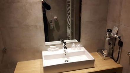 Tegelwerk badkamers in hotelkamers en suites Van der Valk Theaterhotel Almelo