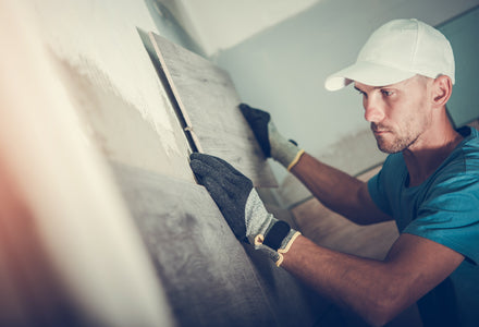 Tegels verlijmen op gips (wand)