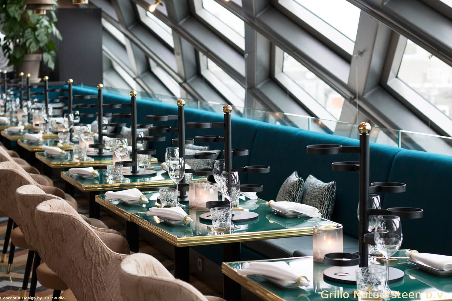 Grillo levert en legt de marmeren vloer voor het prachtige restaurant van Ron Blaauw